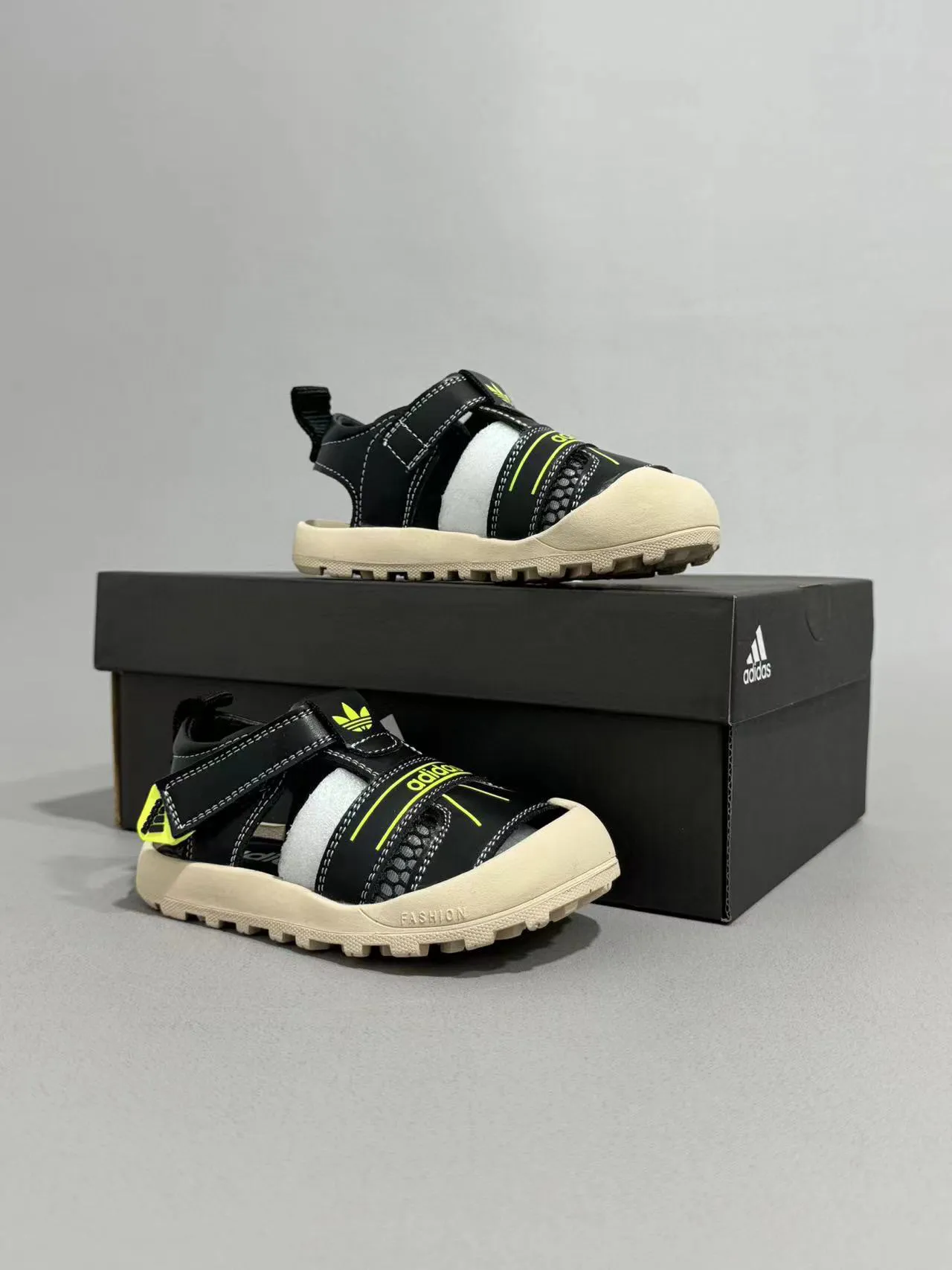 Adidas Enfants Vert Olive et Beige Sandales Casuales 12