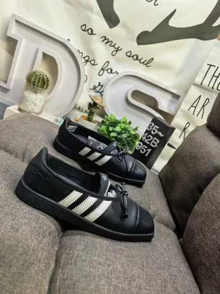 Adidas Mary Jane Chaussures Mary Jane Noires Blanches Sans Lacets Panneau Latéral à Trois Rayures Mary Jane Chaussures 9