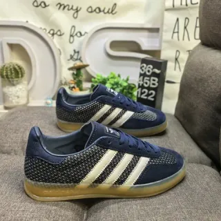 Adidas नेवी बीज लो-टॉप निट-मेश अपर लाइफस्टाइल स्नीकर