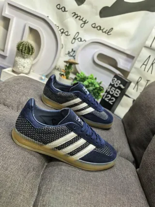 Adidas Navy Beige Low-Top Knit-Mesh Upper Lifestyle Sneakers 9