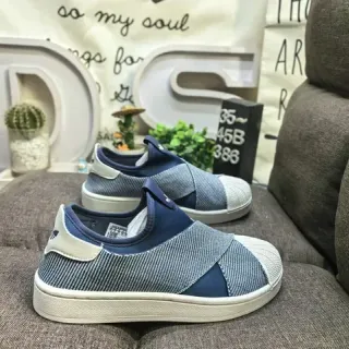 Adidas नेवी ब्लू स्लिप-ऑन निट-पैनल लाइफस्टाइल स्नीकर