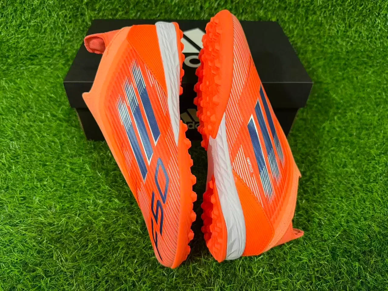 Adidas Sapatos de futebol Turf laranja navy low-cut upper sintético studs cónicos 9