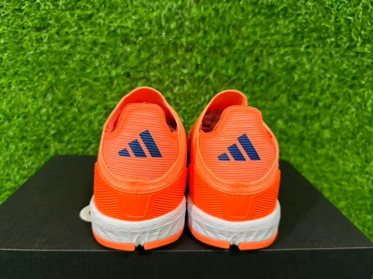 Adidas Sapatos de futebol Turf laranja navy low-cut upper sintético studs cónicos 10