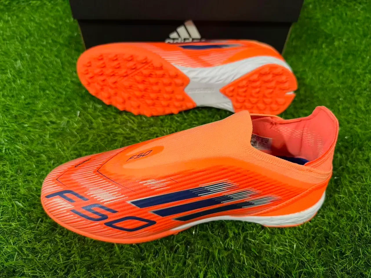 Adidas Sapatos de futebol Turf laranja navy low-cut upper sintético studs cónicos 12