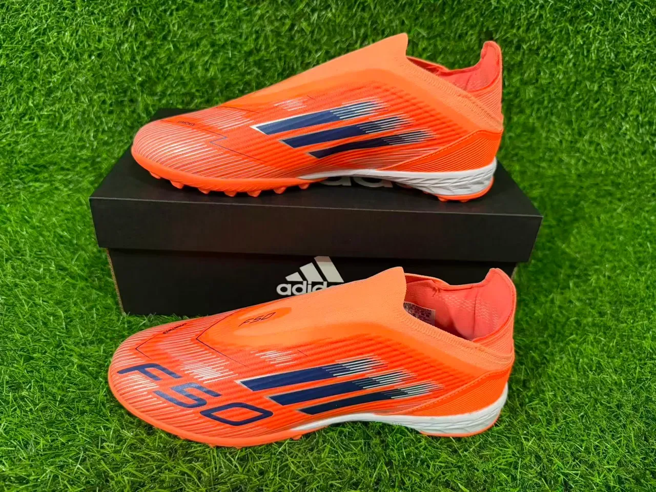 Adidas Sapatos de futebol Turf laranja navy low-cut upper sintético studs cónicos 13
