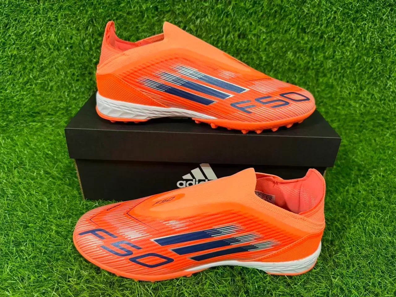 Adidas Sapatos de futebol Turf laranja navy low-cut upper sintético studs cónicos 14