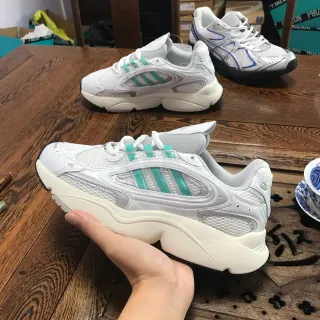 Adidas Ozweego सफेद और टील चंकी स्नीकर