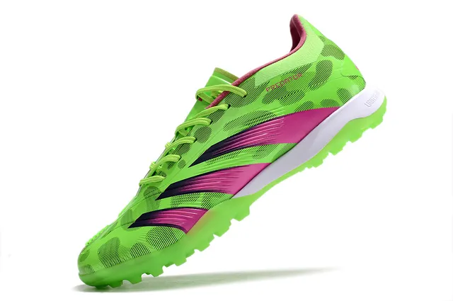 Adidas Predator সবুজ গোলাপি নিওন সিন্থেটিক উপর ম্যাজেন্টা তিনটি স্ট্রাইপ ওভারলে টার্ফ ফুটবল জুতো 3