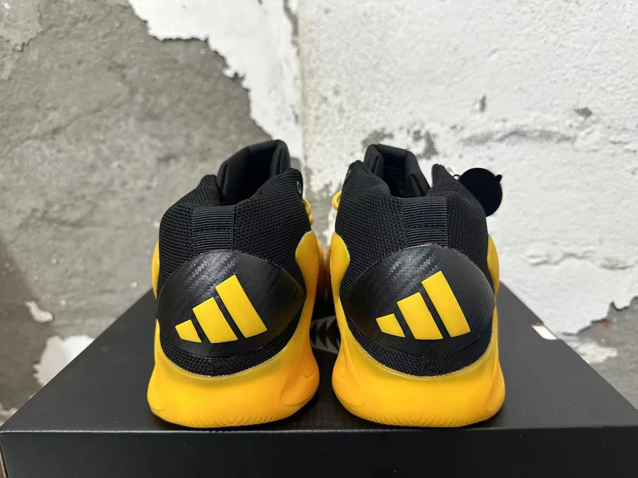 Adidas Pro Model Chaussures de Basketball Jaune Noir Hautes avec Semelle Intermédiaire Nid d'Abeille 2