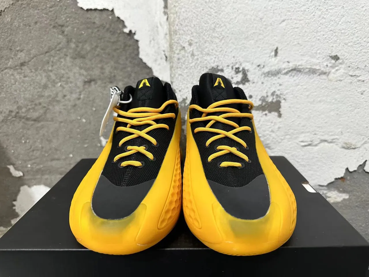 Adidas Pro Model Chaussures de Basketball Jaune Noir Hautes avec Semelle Intermédiaire Nid d'Abeille 3