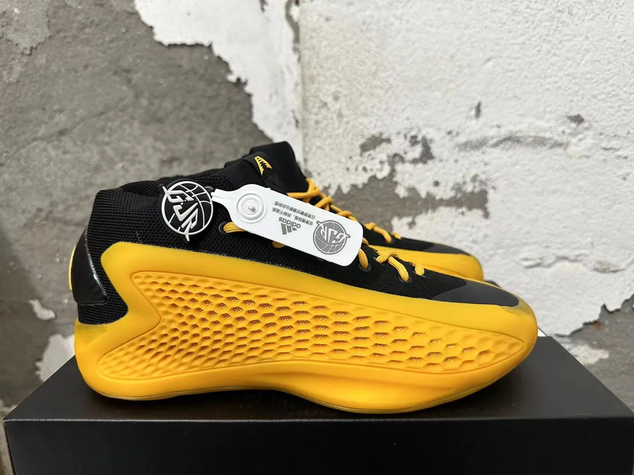Adidas Pro Model Chaussures de Basketball Jaune Noir Hautes avec Semelle Intermédiaire Nid d'Abeille 4