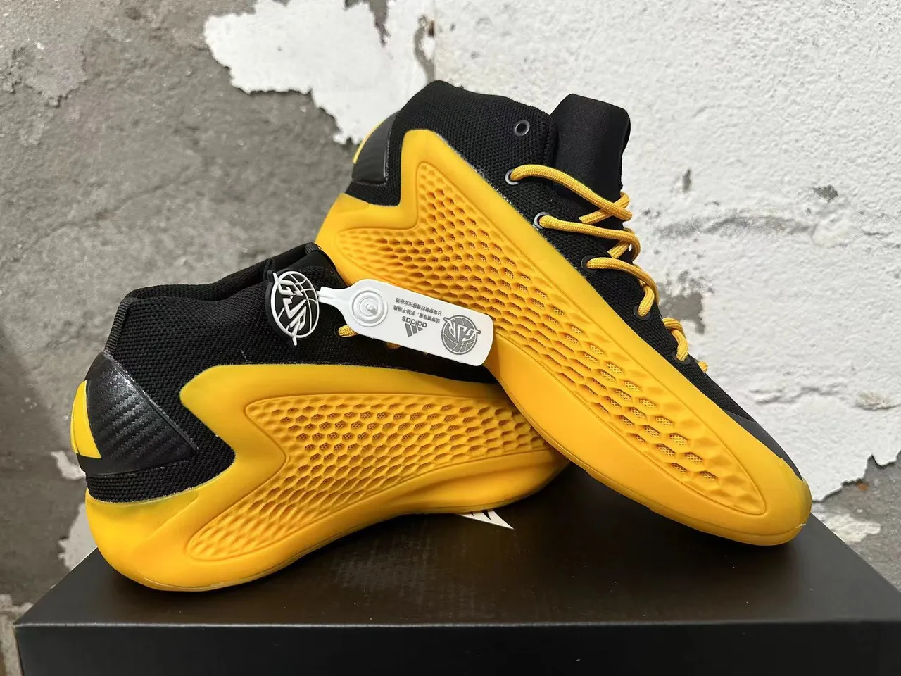 Adidas Pro Model Chaussures de Basketball Jaune Noir Hautes avec Semelle Intermédiaire Nid d'Abeille 5