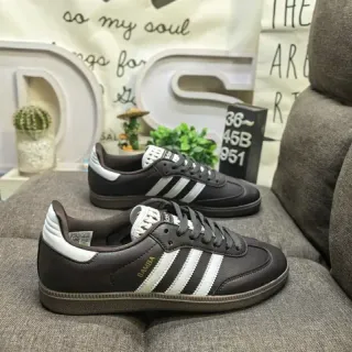 Adidas Samba भूरा और सफेद लाइफस्टाइल स्नीकर