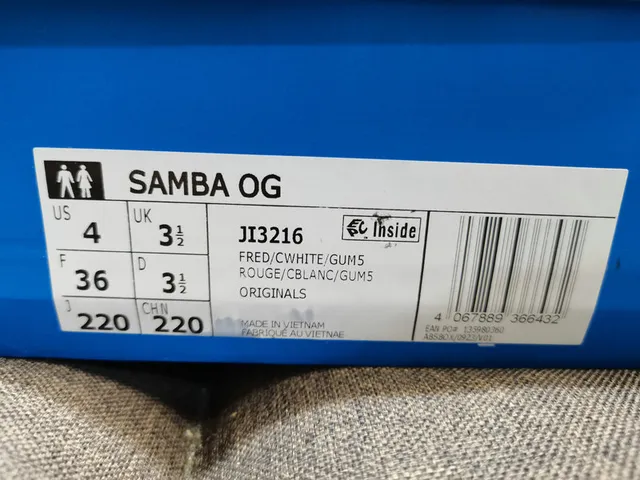 Adidas Samba Green and White Lifestyle Sneakers 2