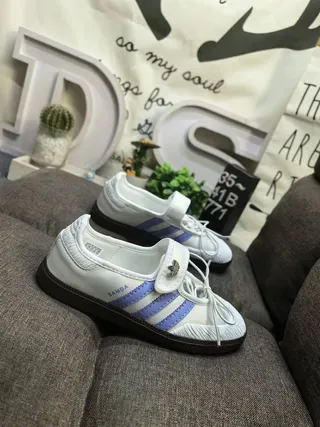 Adidas Samba सफेद और बैंगनी लाइफस्टाइल स्नीकर 9