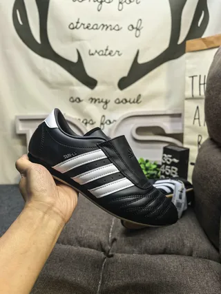 Adidas SMILS Sapatos de futebol indoor preto e branco 5