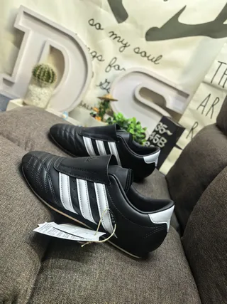 Adidas SMILS Sapatos de futebol indoor preto e branco 7