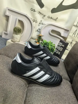Adidas SMILS Sapatos de futebol indoor preto e branco 9