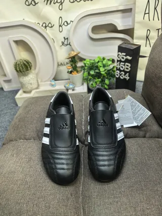 Adidas SMILS Sapatos de futebol indoor preto e branco 10