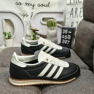 Adidas Spezial काला और सफेद लाइफस्टाइल स्नीकर