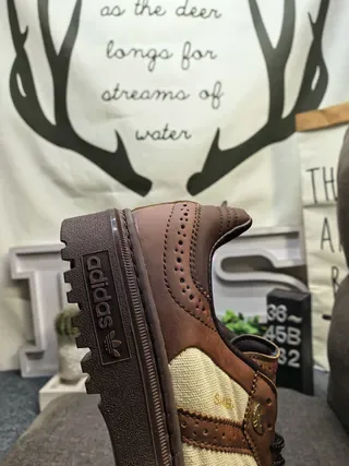 Adidas Spezial भूरा और क्रीम ब्रोग-परफोरेटेड लाइफस्टाइल स्नीकर 3