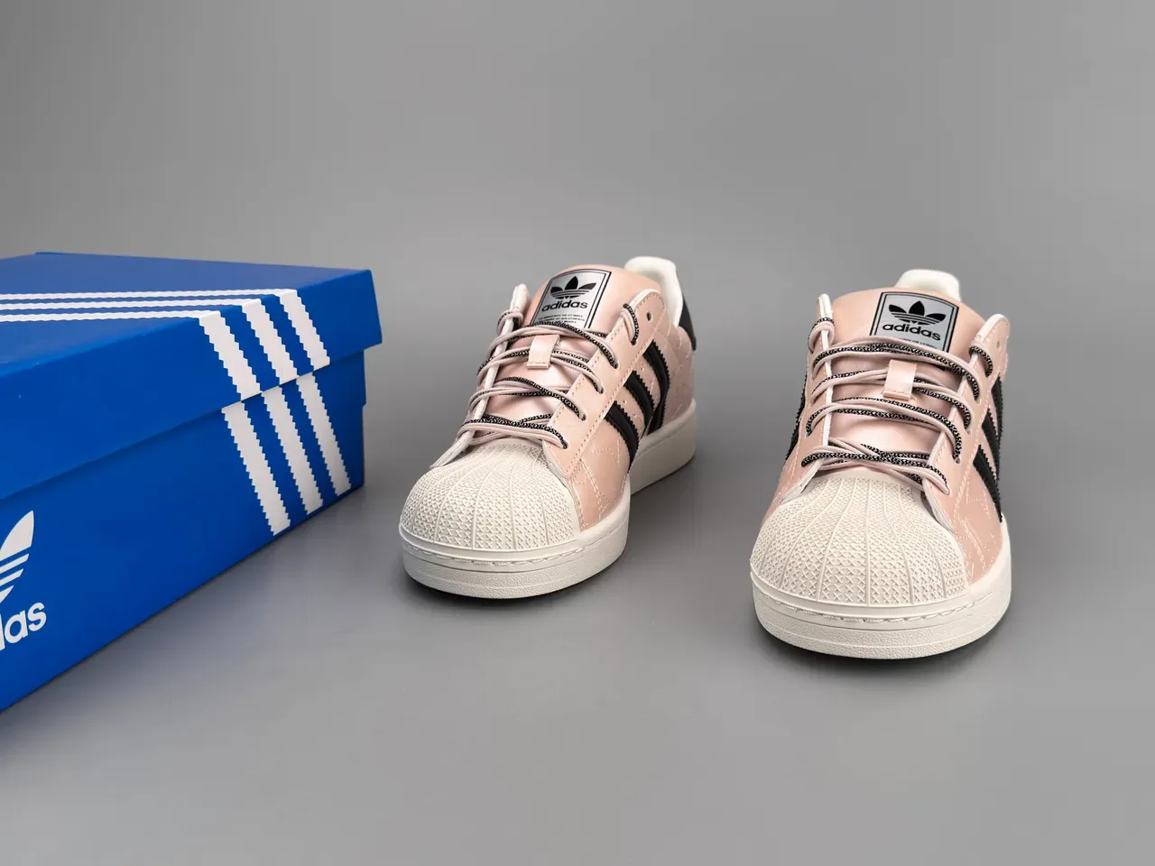 Adidas Superstar मेटालिक स्टार-एम्बॉस्ड गुलाबी सोना लाइफस्टाइल स्नीकर 3