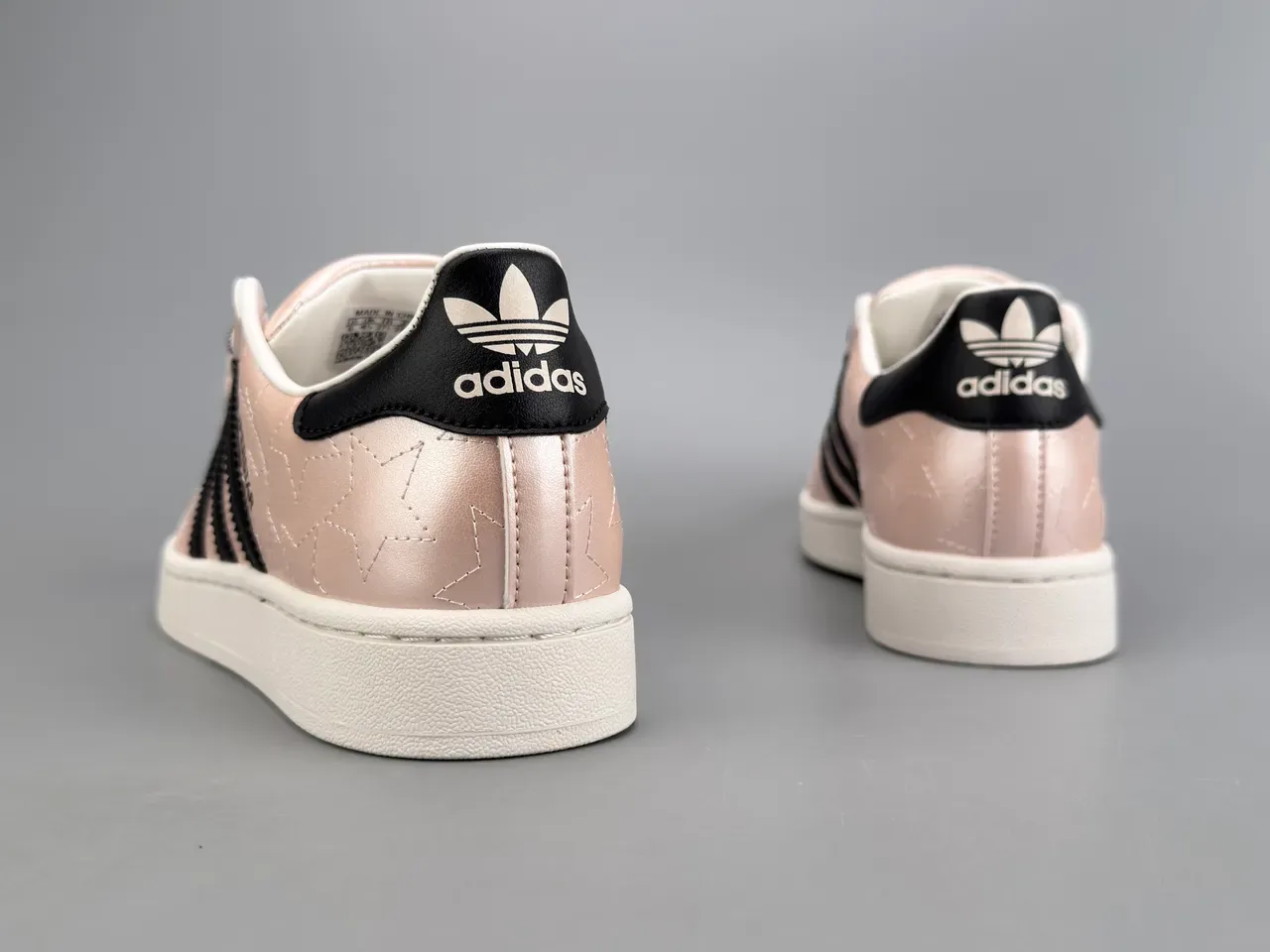 Adidas Superstar मेटालिक स्टार-एम्बॉस्ड गुलाबी सोना लाइफस्टाइल स्नीकर 8