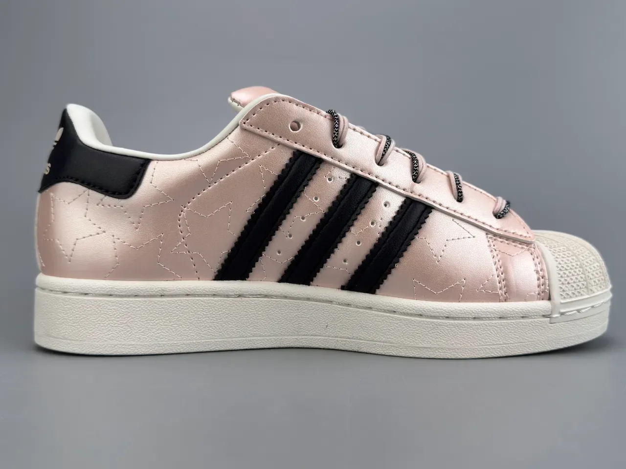 Adidas Superstar मेटालिक स्टार-एम्बॉस्ड गुलाबी सोना लाइफस्टाइल स्नीकर 10