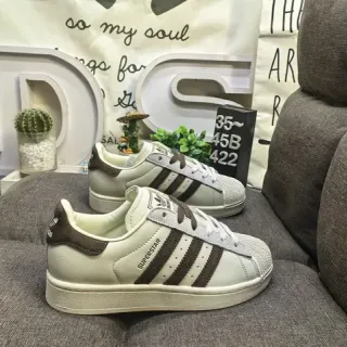 Adidas Superstar Off-White and Brown लाइफस्टाइल स्नीकर्स