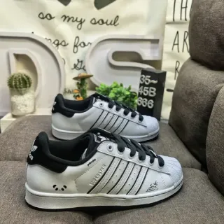 Adidas Superstar व्हाइट एंड ब्लैक लाइफस्टाइल स्नीकरज़