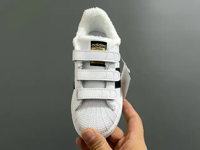 Adidas Superstar White Pink Fuzzy Collar Character Appliqué Lifestyle Sneakers 17