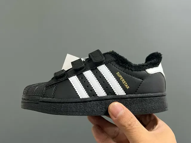Adidas Superstar White Pink Fuzzy Collar Character Appliqué Lifestyle Sneakers 22