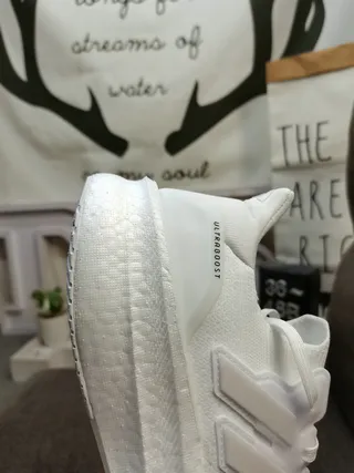 Adidas Ultraboost Chaussures de course blanches monochromatiques 3