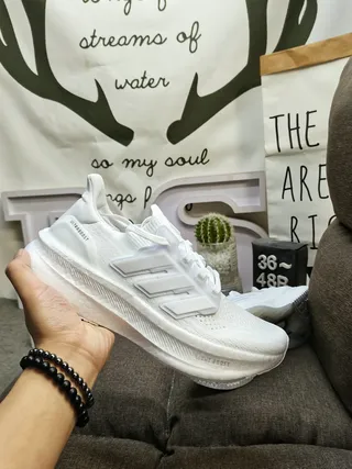 Adidas Ultraboost Chaussures de course blanches monochromatiques 5