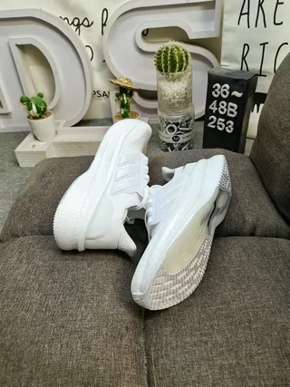 Adidas Ultraboost Chaussures de course blanches monochromatiques 6