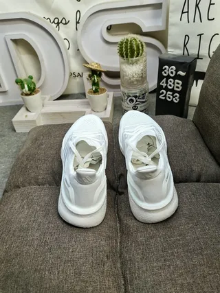 Adidas Ultraboost Chaussures de course blanches monochromatiques 8