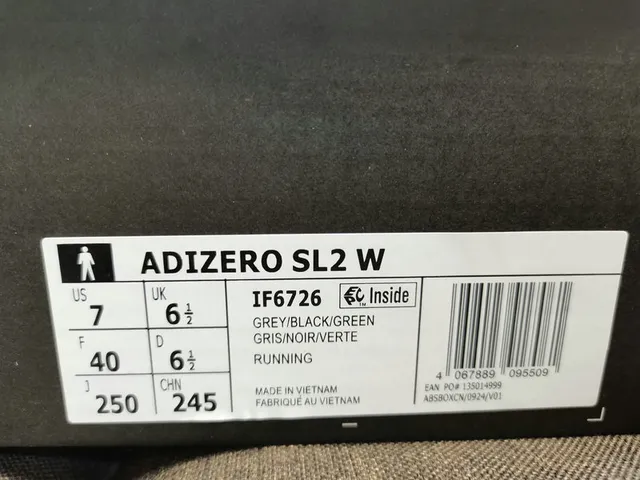 Adidas Zapatos de correr blancos y negros de upper de knit ligero con tres rayas 2