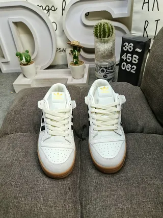 Adidas White Black Low-Top Gum Sole Lifestyle Sneakers 10