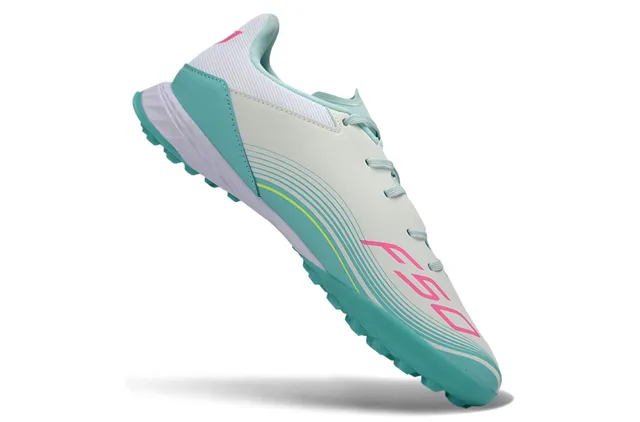 Adidas Chaussure basse blanche bleue à trois rayures latérales avec branding pour chaussures de football sur gazon 6