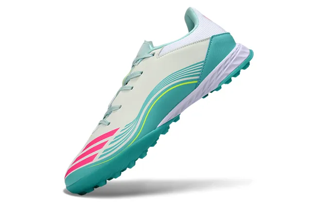 Adidas Chaussure basse blanche bleue à trois rayures latérales avec branding pour chaussures de football sur gazon 7