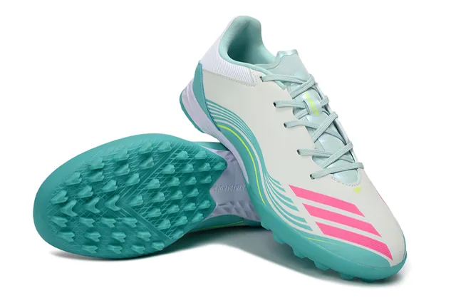 Adidas Chaussure basse blanche bleue à trois rayures latérales avec branding pour chaussures de football sur gazon 8