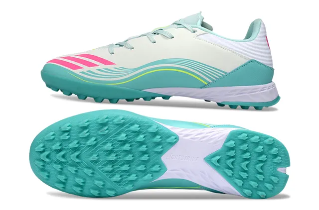 Adidas Chaussure basse blanche bleue à trois rayures latérales avec branding pour chaussures de football sur gazon 10