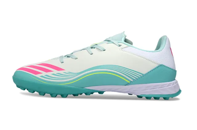 Adidas Chaussure basse blanche bleue à trois rayures latérales avec branding pour chaussures de football sur gazon 11