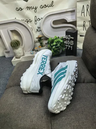Adidas White Blue Mesh Upper Three-Stripe Side Branding Running Shoes 6