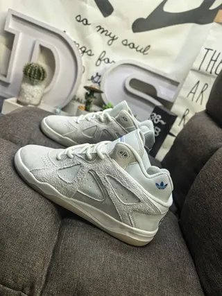 Adidas White Gray Low-Top Suede-and-Synthetic Overlay Sneakers 7