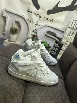 Adidas White Gray Low-Top Suede-and-Synthetic Overlay Sneakers 9