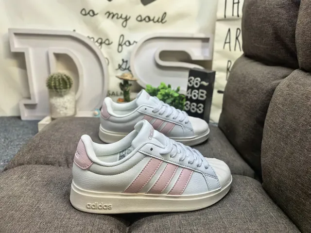 Adidas White Green Low-Top Leather-Look Upper Lifestyle Sneakers 11