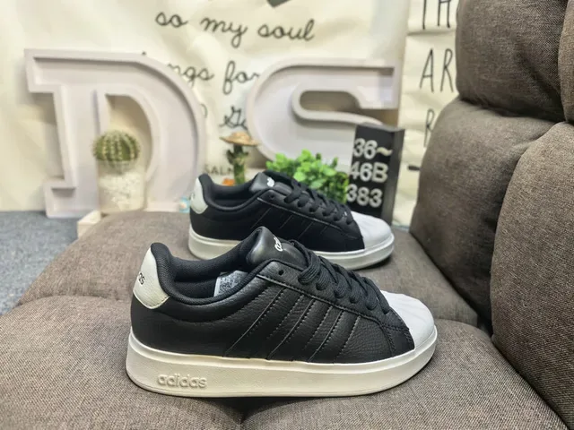 Adidas White Green Low-Top Leather-Look Upper Lifestyle Sneakers 21