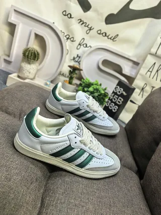 Adidas White Green Low-Top Perforated Toe Lifestyle Sneakers 9