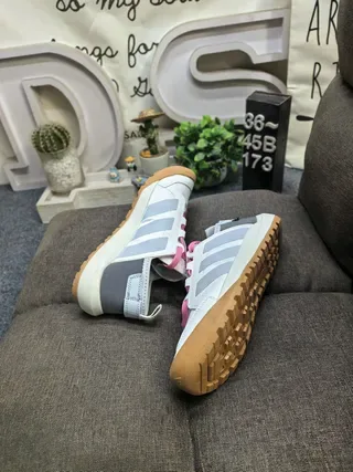 Adidas White Pink Three-Stripe Side Panel Gum Rubber Outsole Lifestyle Sneakers 6